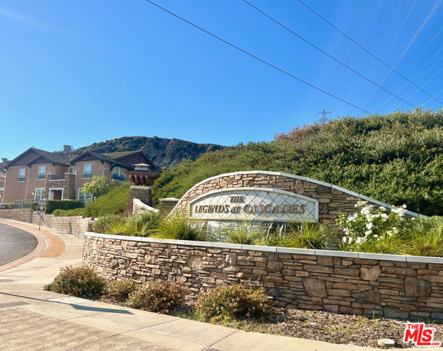 16414 W Nicklaus Drive,  CA: https://media.crmls.org/mediaz/b6320153-3bb5-42e5-8472-cb1d472f66d1.jpg