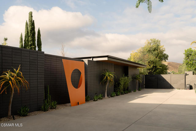 821 Emerson Street, Thousand Oaks CA: https://media.crmls.org/mediaz/b6328089-12bd-45af-a873-0cf1b0c8ccad.jpg
