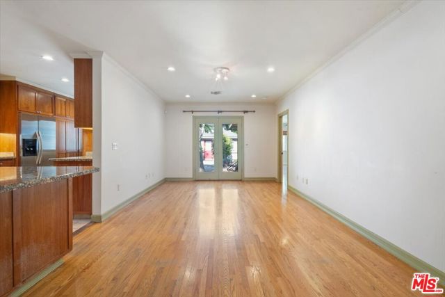 4385 Camellia Avenue, Studio City CA: https://media.crmls.org/mediaz/b6329d92-717f-4221-8e96-705f42602c1d.jpg
