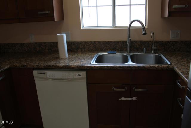 1726 1/2 Chevy Chase E Drive, Glendale CA: https://media.crmls.org/mediaz/b632e624-6f73-4beb-a415-766db4a3dfbe.jpg