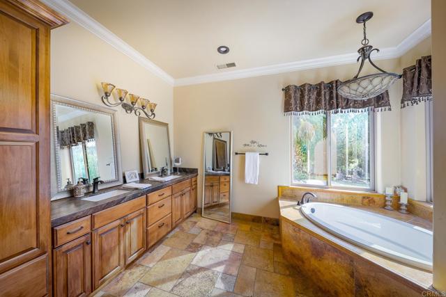 Detail Gallery Image 14 of 74 For 11782 Betsworth Rd, Valley Center,  CA 92082 - 4 Beds | 3 Baths