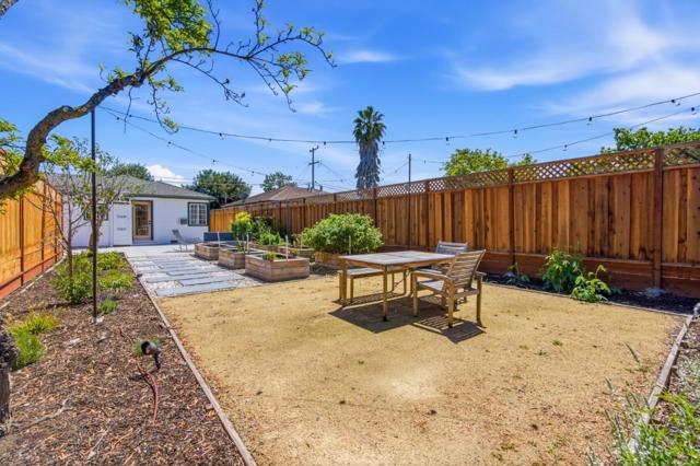 1257 Laurel Avenue, East Palo Alto CA: https://media.crmls.org/mediaz/b633c8e3-0c42-46ee-bac6-2975868e4c0c.jpg
