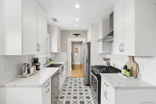 3257 Dwight St, San Diego CA: https://media.crmls.org/mediaz/b633e2e7-ee8d-4828-b7ec-443fbf6587fe.jpg