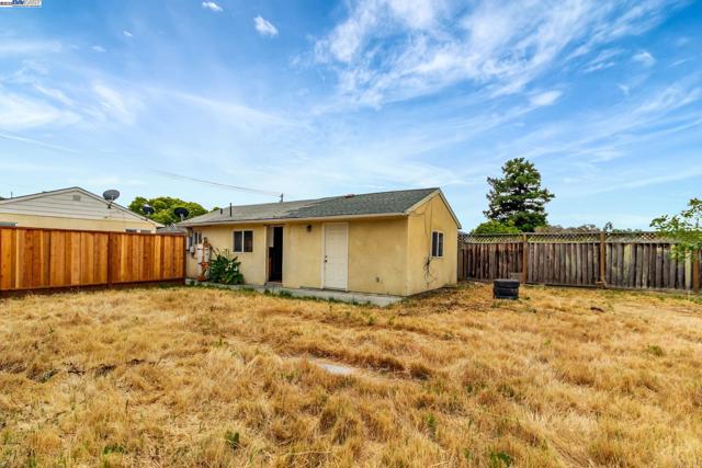 6547 Dairy Ave, Newark CA: https://media.crmls.org/mediaz/b633ebcd-7301-4e92-a108-d9048aa1c76c.jpg