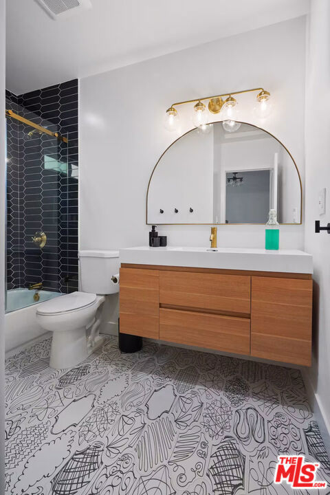 3625 Somerset Drive, Los Angeles CA: https://media.crmls.org/mediaz/b6341ace-a655-479f-b0d3-9a94895977ac.jpg