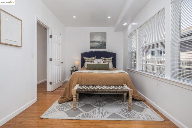 879 45Th St, Oakland CA: https://media.crmls.org/mediaz/b634315c-d0ad-4fa5-a2c6-c7787f426209.jpg