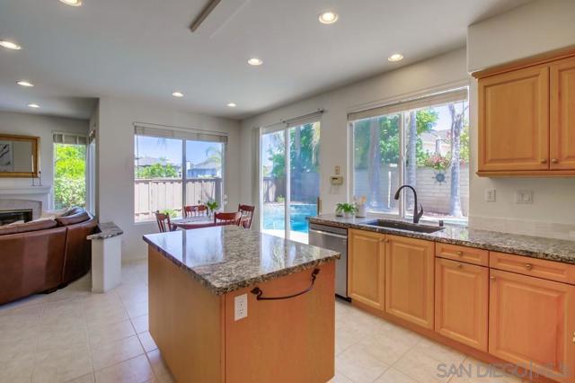 11841 Treewind Ct, San Diego CA: https://media.crmls.org/mediaz/b63488ba-db02-4844-ba6b-2a681d160400.jpg