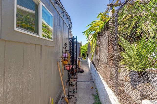 Detail Gallery Image 30 of 35 For 1380 Oak Hill Dr #42,  Escondido,  CA 92026 - 3 Beds | 2 Baths