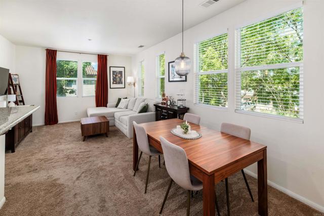 Detail Gallery Image 10 of 31 For 451 Avenida De La Luna, Vista,  CA 92083 - 2 Beds | 2 Baths