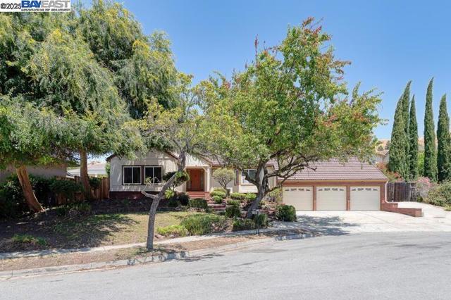 41366 Charlita Ct, Fremont CA: https://media.crmls.org/mediaz/b6350e51-3788-40ac-85c4-fc6d16d2b63c.jpg