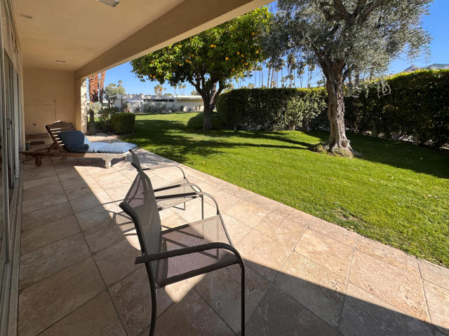 189 Desert Lakes Drive, Palm Springs CA: https://media.crmls.org/mediaz/b6353495-a68f-4ab1-a40d-cce209de9dc1.jpg