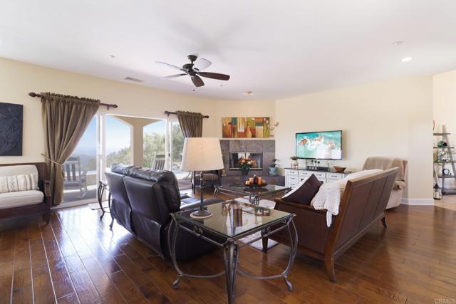 944 Rainbow Crest Road, Fallbrook CA: https://media.crmls.org/mediaz/b6358e24-b501-4cb2-ad8d-7e501aaaa539.jpg