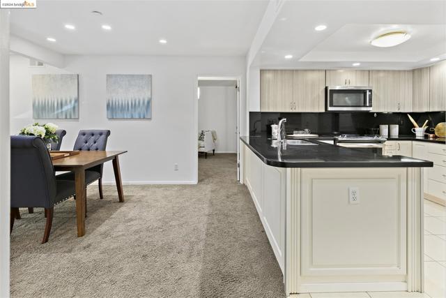 Image 7 of 53 For 545 Pierce St  2207