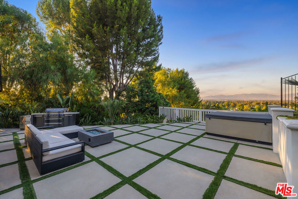 16725 Oak View Drive