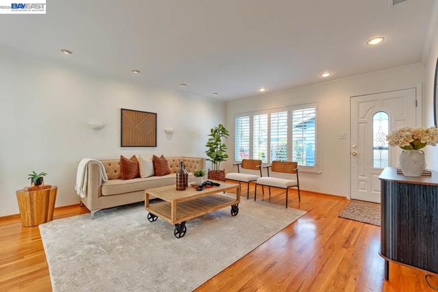 1515 Miramonte Ave, Mountain View CA: https://media.crmls.org/mediaz/b63680d1-08dd-427d-82af-0967713384ce.jpg