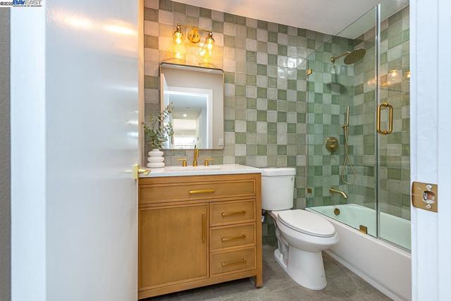 Image 41 of 54 For 32996 Soquel St