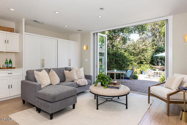 782 S Arroyo Boulevard, Pasadena CA: https://media.crmls.org/mediaz/b636a53e-93a0-4fce-99b3-b973ea2b8866.jpg