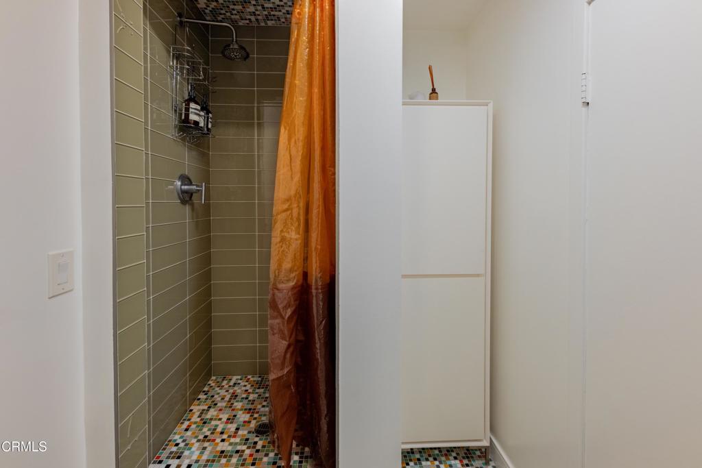 https://media.crmls.org/mediaz/b6381339-c6b9-418c-a553-746d2edf8e19.jpg?preset=X-Large