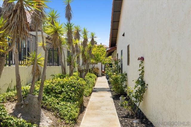 16263 Via Embeleso, San Diego CA: https://media.crmls.org/mediaz/b6381e4e-e247-4532-903d-e7070e98ae32.jpg