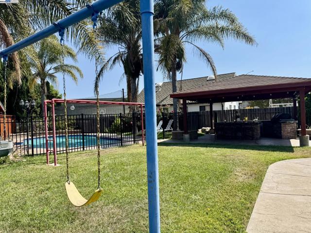 4955 Swindon Pl, Newark CA: https://media.crmls.org/mediaz/b6383d1b-a11b-47fe-94b4-207173f7da6d.jpg