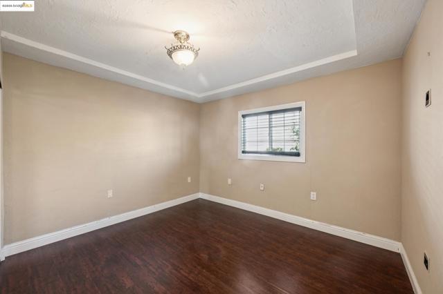 Image 20 of 60 For 1063 32nd St