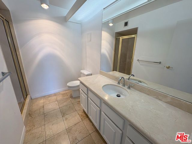 201 Ocean Avenue, Santa Monica CA: https://media.crmls.org/mediaz/b638aa81-788d-47b1-a20d-81ef99c47498.jpg