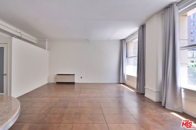 215 W 7th Street, Los Angeles CA: https://media.crmls.org/mediaz/b638c3a2-d7ce-412f-821b-94afeb5e1f9b.jpg