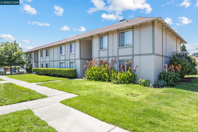 825 Oak Grove Rd, Concord CA: https://media.crmls.org/mediaz/b639468f-0793-4b44-a2ef-52d680f7f438.jpg
