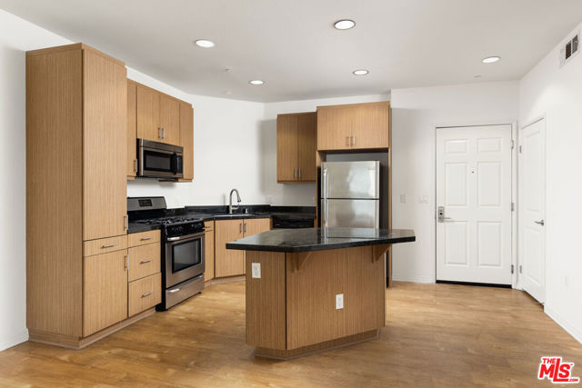 1408 W WASHINGTON Boulevard, Los Angeles CA: https://media.crmls.org/mediaz/b6397799-838f-4d69-bab6-1082855d8c6f.jpg