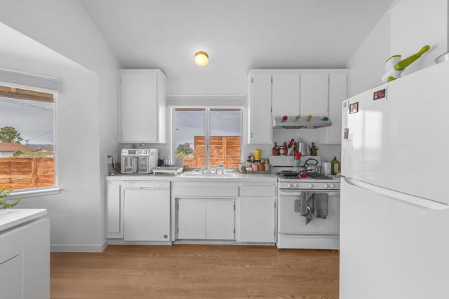7412 Maude Adams Avenue, 29 Palms CA: https://media.crmls.org/mediaz/b6399d07-64de-4cb1-9d82-062ce6e3b697.jpg