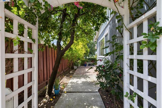 30113 Treeview St, Hayward CA: https://media.crmls.org/mediaz/b639e4ef-b3cf-47ae-a02f-9b9f675b74aa.jpg