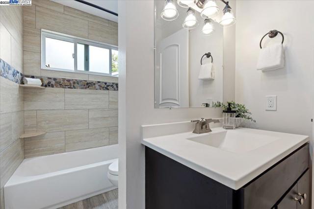34264 Atteridge Pl, Fremont CA: https://media.crmls.org/mediaz/b639edc9-56a7-493e-a590-457695b80010.jpg