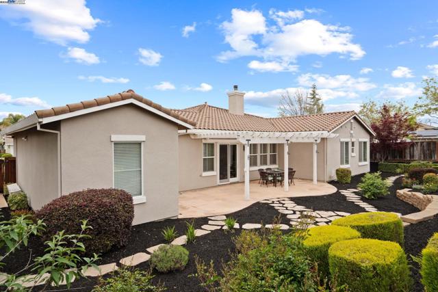 1646 Cascina Ct, Livermore CA: https://media.crmls.org/mediaz/b63a0563-5f3b-4a56-85b8-69de142b9205.jpg