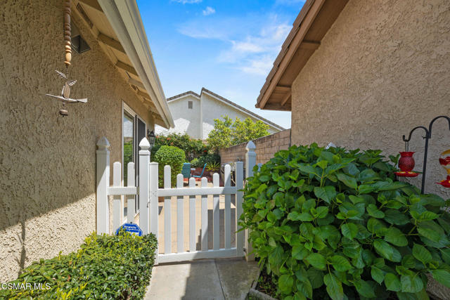 4570 N Vistapark Drive, Moorpark CA: https://media.crmls.org/mediaz/b63a7b49-572d-4688-961e-e9fe192d91df.jpg