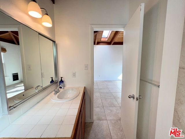 139 1/2 Hart Avenue, Santa Monica CA: https://media.crmls.org/mediaz/b63a83bf-3709-40f7-936d-7aeb4dad7a7b.jpg