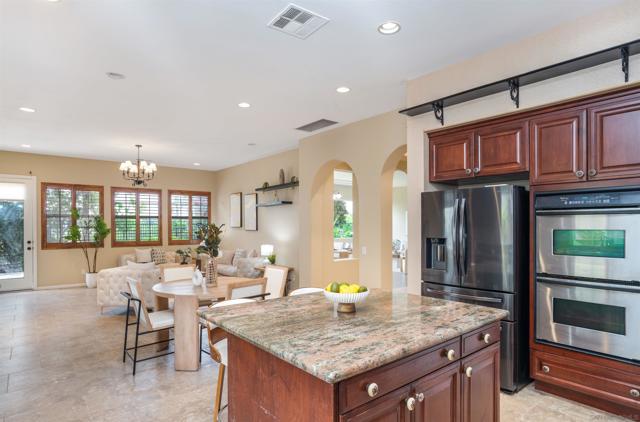 1052 Mountain Ash Ave, Chula Vista CA: https://media.crmls.org/mediaz/b63ab617-28b8-4bc3-8c94-ee52cfa29869.jpg