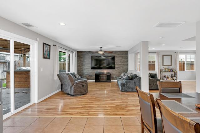 2357 N Rock Creek Drive, Los Banos CA: https://media.crmls.org/mediaz/b63ad13c-da65-4fe2-8523-9f8eda39dbe4.jpg