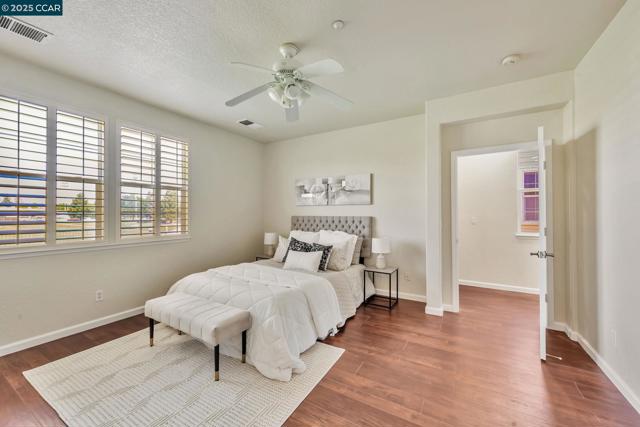 237 Dutra Vernaci Dr, Union City CA: https://media.crmls.org/mediaz/b63af676-f9d8-45a6-bae7-0fbf555f5d95.jpg