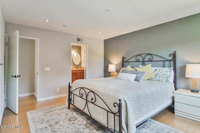 434 Vista Dorado Lane, Oak Park CA: https://media.crmls.org/mediaz/b63c96e3-8aab-4103-ab84-d6ded48f12df.jpg
