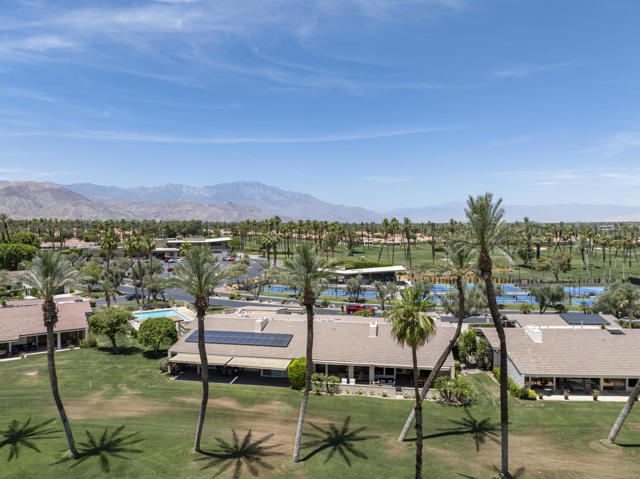 44970 Desert Horizons Drive, Indian Wells CA: https://media.crmls.org/mediaz/b63cb8a9-58f3-4fe3-848d-f796976a3b40.jpg