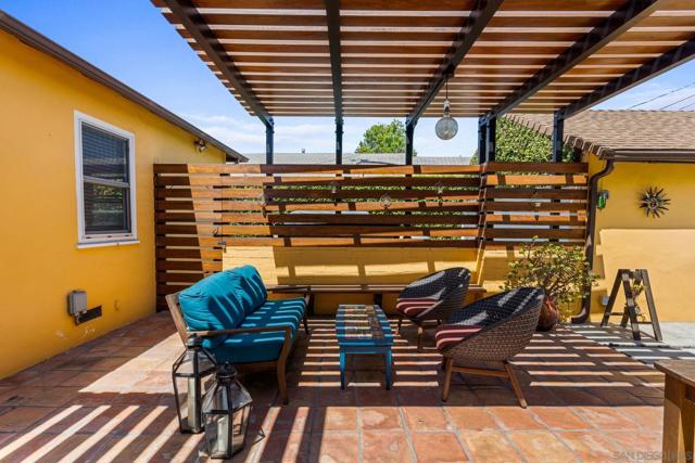 6677 W 88th St, Los Angeles CA: https://media.crmls.org/mediaz/b63cc130-4088-4538-8f0d-dc37eb60d675.jpg