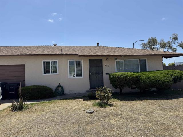 702 4 Oaklawn Avenue, Chula Vista CA: https://media.crmls.org/mediaz/b63dca08-7bd4-496d-8c3a-6b2a16f4194e.jpg