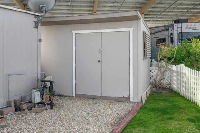 2 Sand Creek, Cathedral City CA: https://media.crmls.org/mediaz/b63e5d9d-75ba-4138-a62a-e28da49b1dec.jpg