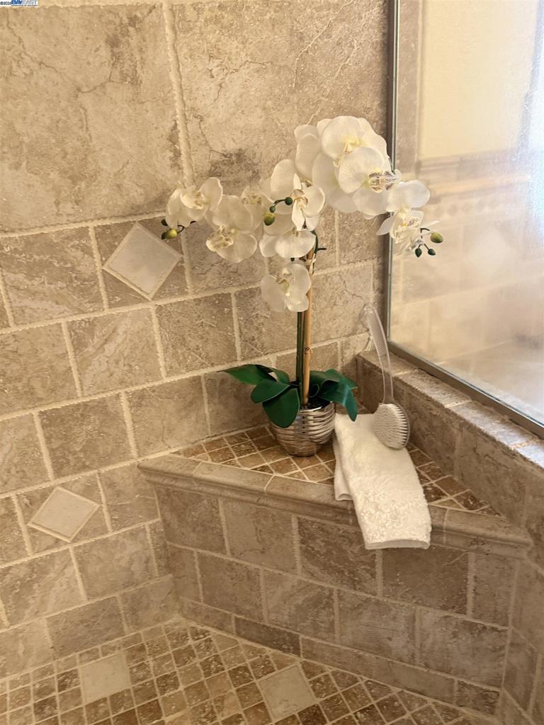 https://media.crmls.org/mediaz/b63ec541-cfaf-4ccb-bde9-247c34375b10.jpg?preset=X-Large