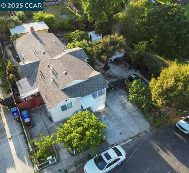 216 Suisun Ave, Rodeo CA: https://media.crmls.org/mediaz/b63faff2-bbce-40ed-ae90-d6b41ee1dbbd.jpg