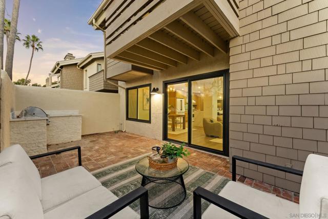 16048 Via Viajera, Rancho Santa Fe CA: https://media.crmls.org/mediaz/b6400a02-ed3c-4cb8-a122-e985913e2db8.jpg