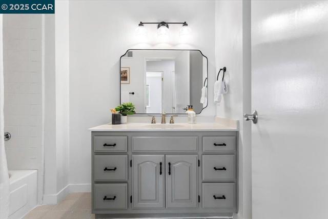 115 Saint Jean Ct, Danville CA: https://media.crmls.org/mediaz/b6410a5b-f297-4ced-96ab-cffb7d21d0a1.jpg