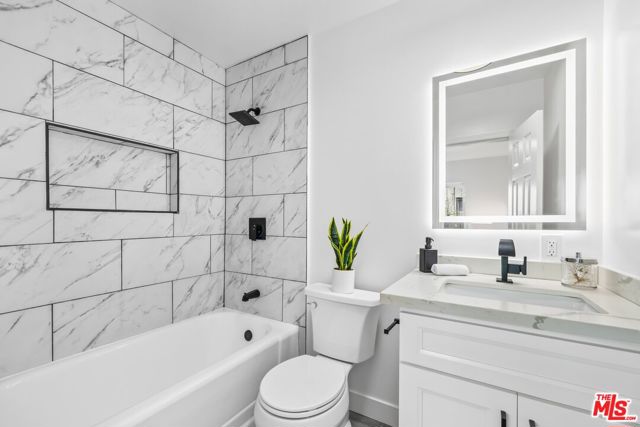 3032 La Clede Avenue, Los Angeles CA: https://media.crmls.org/mediaz/b6414bc9-e3c0-461f-bec7-8984f59c712d.jpg