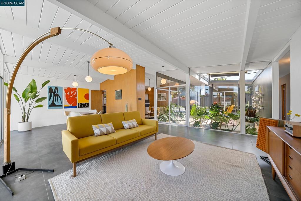https://media.crmls.org/mediaz/b6414c8a-8e4d-4cae-8915-59b8bde79312.jpg?preset=X-Large
