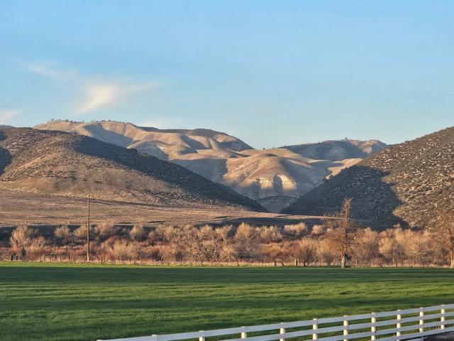 54800 Lonoak Road, King City CA: https://media.crmls.org/mediaz/b641569e-c798-4f01-aea2-a736867debb2.jpg